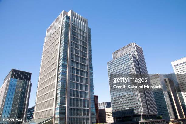 tall buildings in tokyo - marunouchi stock-fotos und bilder