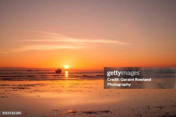 down by the sea, essex - southend pier stock pictures, royalty-free photos & images