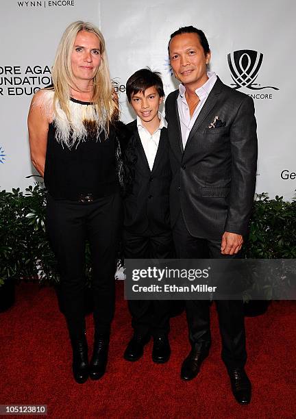 Brenda Bent, Jet Bent-Lee, and celebrity chef Susur Lee arrive at the...  News Photo - Getty Images