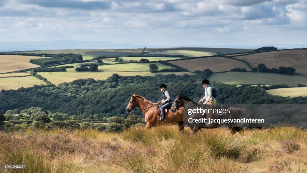 Zwei Amazonen in eine typische Landschaft der Exeter, England (Vereinigtes Königreich)