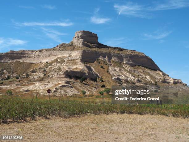 view along the saddle rock trail at scotts bluff national monument - scotts bluff national monument stock pictures, royalty-free photos & images