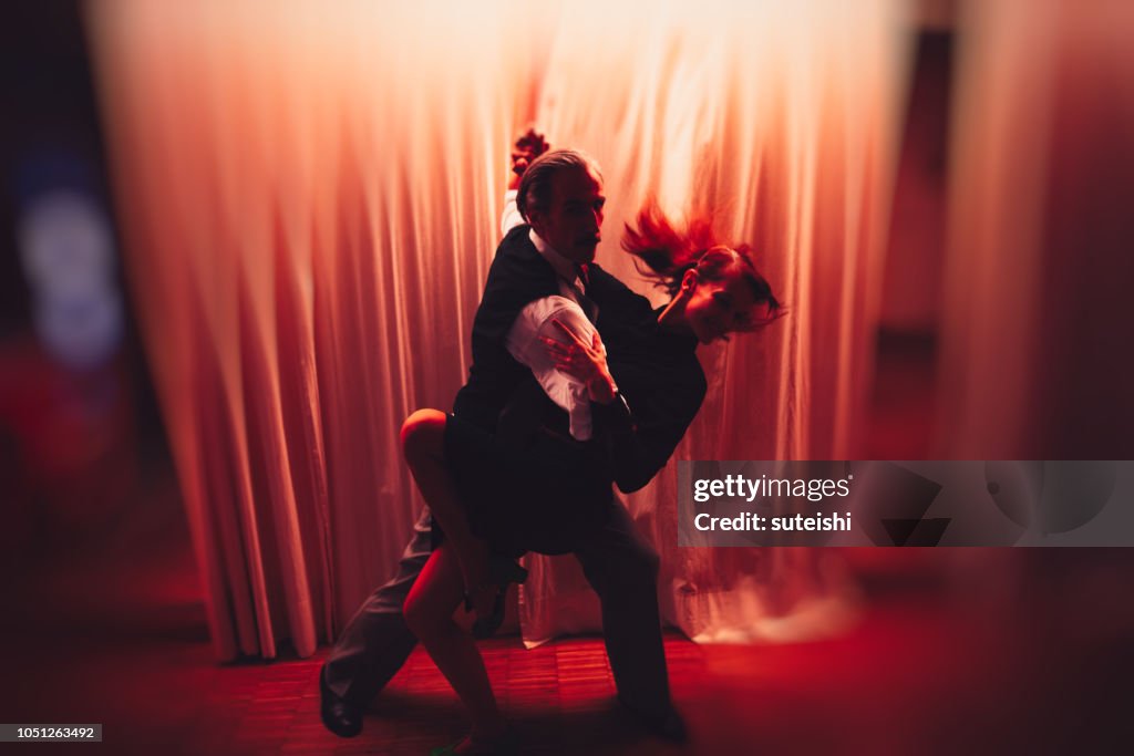 Sie tanzen bis spät in die Nacht