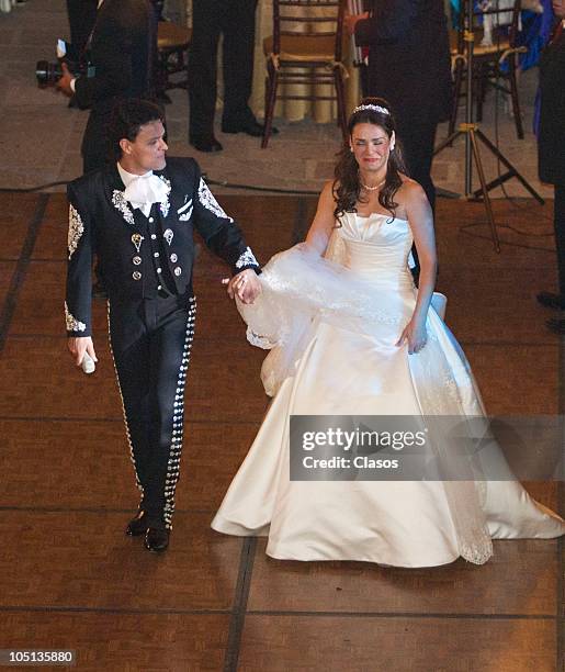 Pedro Fernandez and Rebeca Garza dance during their wedding on October 9, 2010 in Mexico City, Mexico.