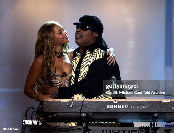 Beyonce Knowles and Stevie Wonder during VH1 Divas Duets: A Concert to Benefit the VH1 Save the Music Foundation - Show at MGM Grand Garden Arena in...