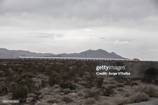 virgin hyperloop un site d’essai près de las vegas nv, montrant la première piste de test complet pour le xp-1 - hyperloop photos et images de collection