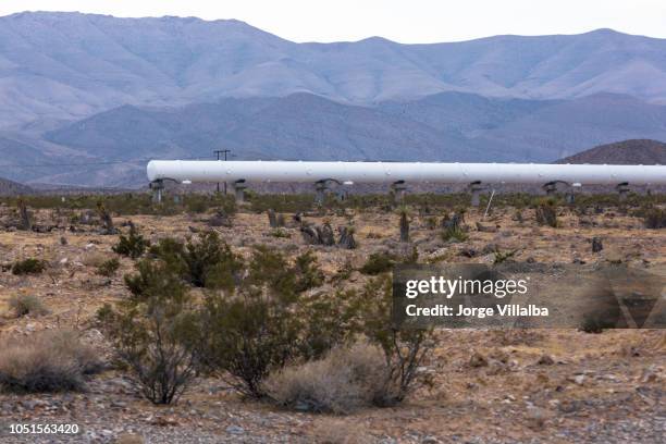 virgin hyperloop un site d’essai près de las vegas nv, montrant la première piste de test complet pour le xp-1 - hyperloop photos et images de collection