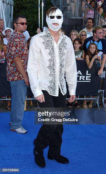 Jim Carrey during 2003 Teen Choice Awards - Arrivals at Universal Amphitheatre in Universal City, California, United States.
