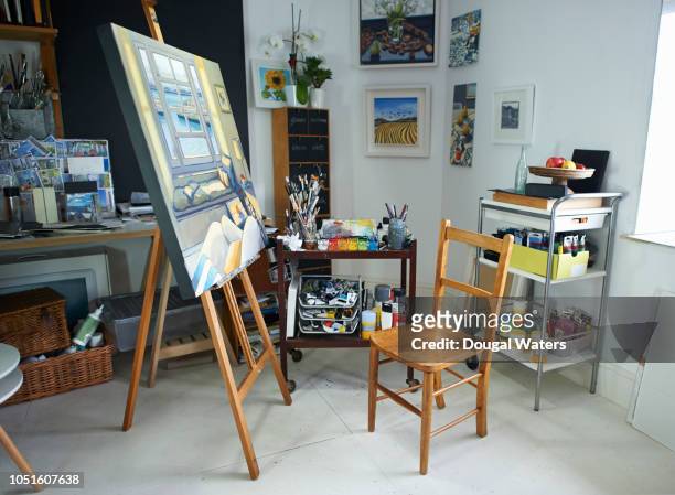 creative artist studio with painting on easel. - art studio 個照片及圖片檔