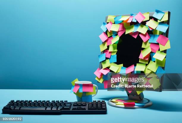 computer monitor covered with sticky notes - bjarte rettedal stock pictures, royalty-free photos & images