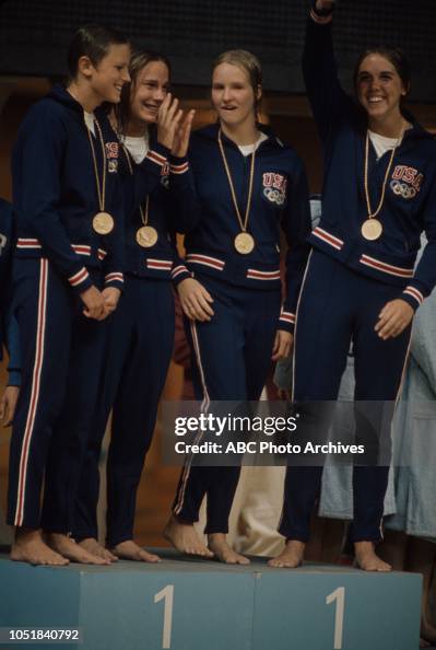 Shirley Babashoff, Jane Barkman, Sandy Neilson, Jenny Kemp in medal