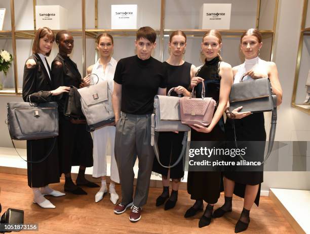 October 2018, Berlin: The designer Kilian Kerner stands in the midst of models who present the bag collection "Samsonite designed by Kilian Kerner"...