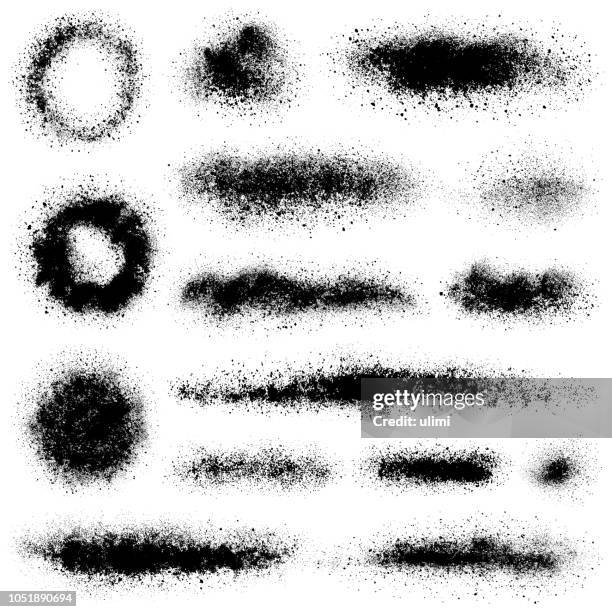 ilustraciones, imágenes clip art, dibujos animados e iconos de stock de carbón de leña triturado, conjunto de elementos de diseño grunge - disolver