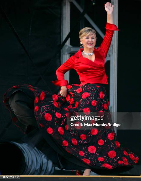 Lesley Garrett sings on stage during the naming ceremony of Cunard's new crusie liner 'Queen Elizabeth' at Southampton Docks on October 11, 2010 in...