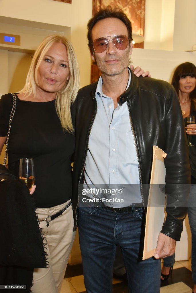 Collective Painting Exhibition Auction To Benefit "Enfants A coeur" At Maison Ventes Cornette de St Cyr In Paris
