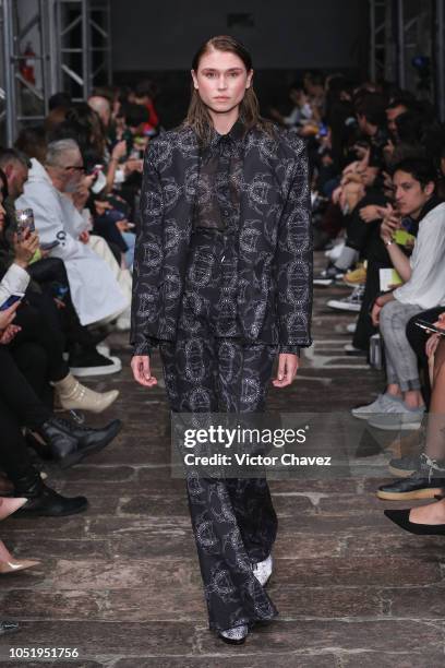 Model walks the runway during the Ary Villa - Mexico Disena by Elle fashion show at Mercedes Benz Fashion Week Mexico 2018 at Antiguo Colegio de San...