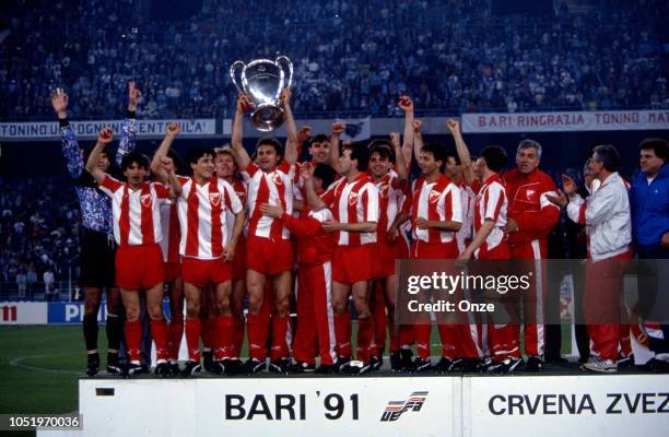 Team of Red Star Belgrade during the final of the champions clubs cup between Olympique Marseille and Crvena Zvezda Belgrade on May 29, 1991 in Bari,...