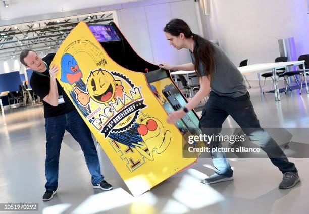 Germany Pac Man 25 Pacman Machine Stock Photos, High-Res Pictures, and Images - Getty ...