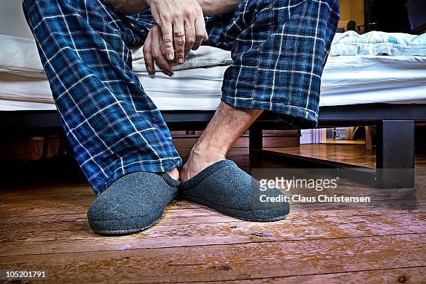 waking up - pajama stockfoto's en -beelden
