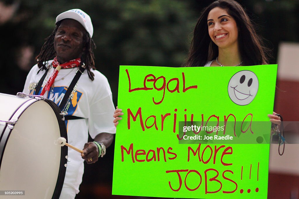 Florida Attorney General Candidate Leads Pro Marijuana Rally