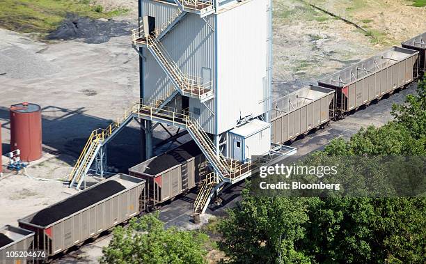 Coal is loaded onto rail cars on the surface of Foresight Energy LLC's Pond Creek longwall coal mine in Johnston City, Illinois, U.S., in this aerial...