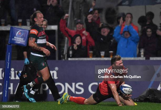 Jacob Stockdale of Ulster scores a try during the Champions Cup match between Ulster Rugby and Leicester Tigers at Kingspan Stadium on October 13,...