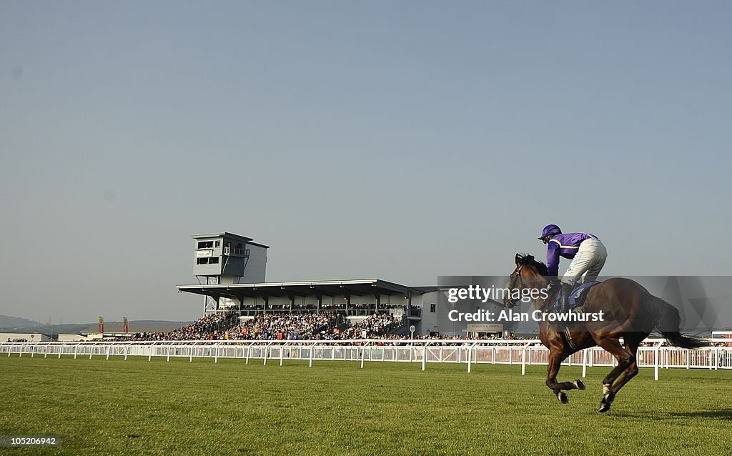 Ffos Las races