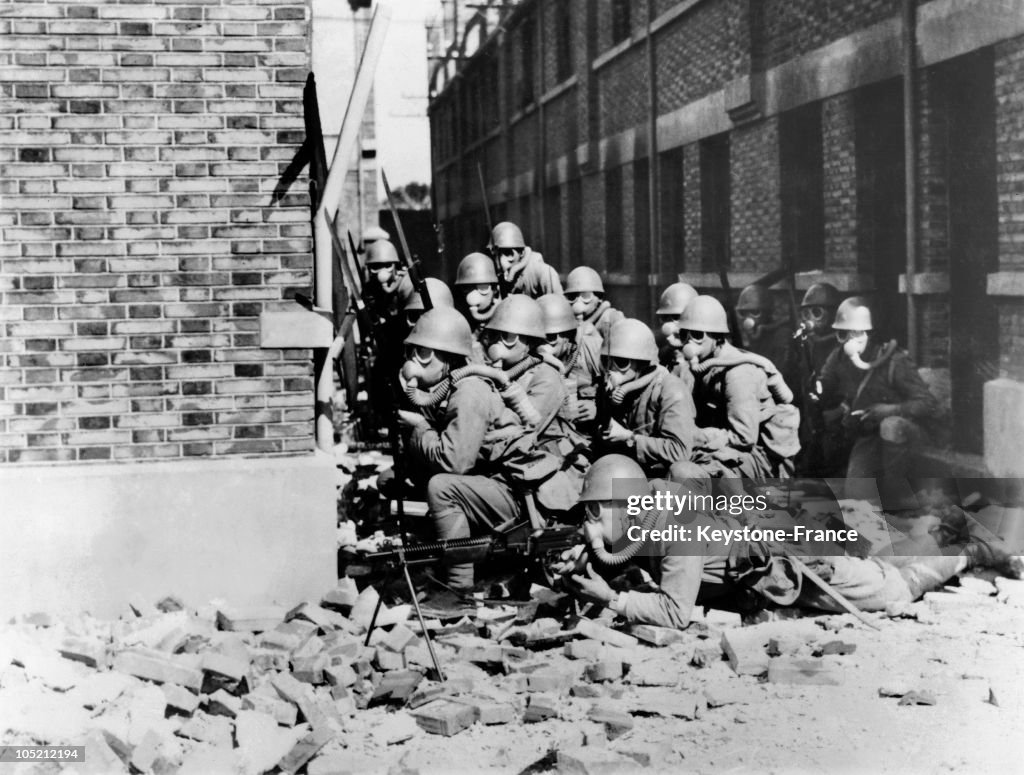 Sino-Japanese War : Japanese Unit With Gas Masks In Shanghai 1937