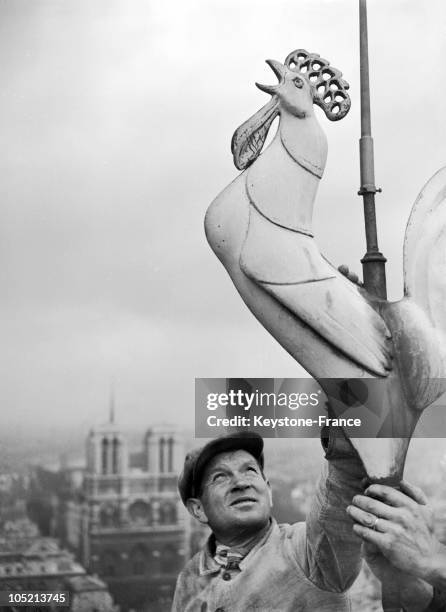 Workers Maintain The Weathervane On The Top Of The Steeple Of The Sainte Chapelle, In The 1930'S.