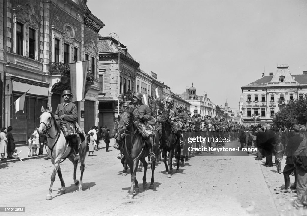 Hungarian Troops Entering The City Of Szatmarnemeti In Transylvania In 1938