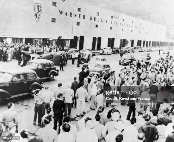 On October 5 Some Technicians From The Warner Bros In Burbank Facing The Police Who Tempted To Break The Strike Called By The Conference Of Stuios...