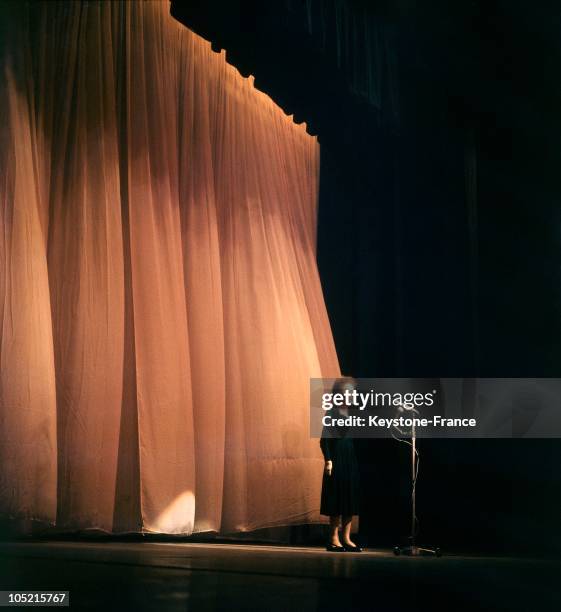 The Singer Edith Piaf On The Stage Of The Olympia Theater On December 30, 1960.