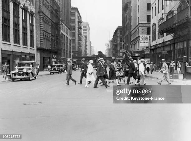 Crossraod At Michigan Avenue In Chicago, United States In The 1930S.