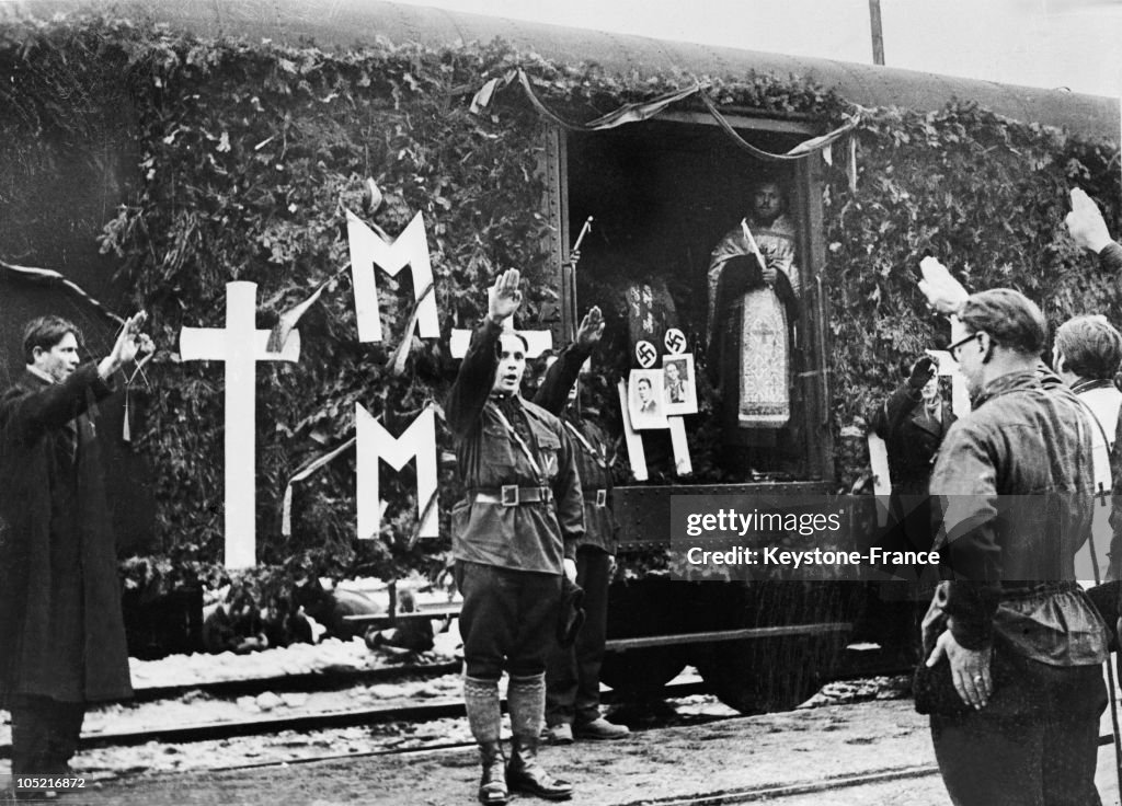 Column Codreanu Corneliu Codreanu Saluting The Bodies Of Two Romanians, Fallen Within ...
