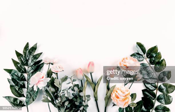 floral pattern on white background. flat lay, top view - wedding background foto e immagini stock