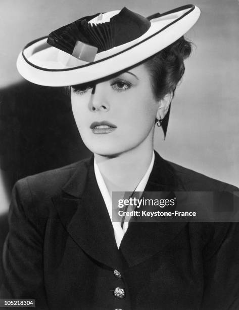 The Actress Mary Astor Pictured During The Shooting Of The Film The Great Lie On April 30, 1941. She Wears A Panama Sailor Hat With An Upturned Brim...