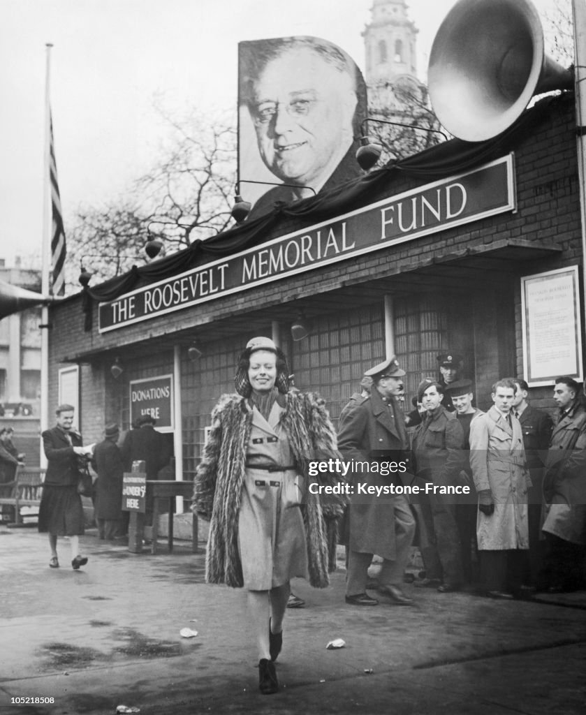 The Actress Daisy Daix Leaving The Roosevelt Memorial Fund In London 1946-1948