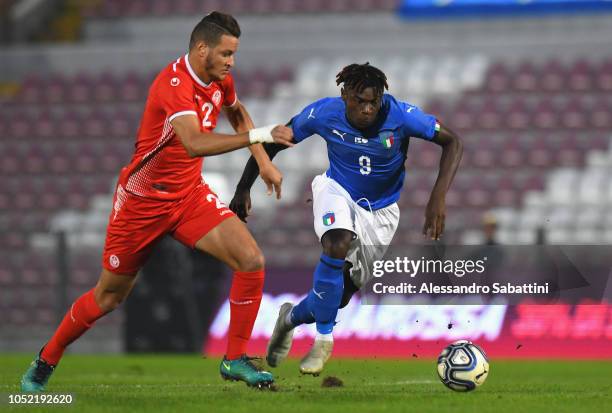 Kean Moise of Italy U21 competes for the ball with Nassim Hnid of Tunisia U21 during the International Friendly match between Italy U21 and Tunisia...