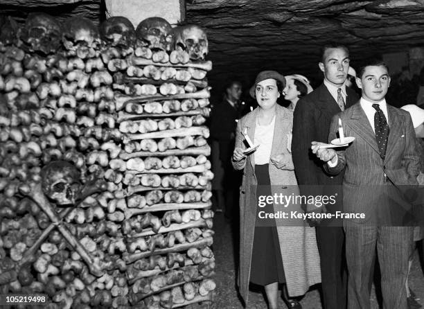 The Visit Of The Catacomb Paris 1935