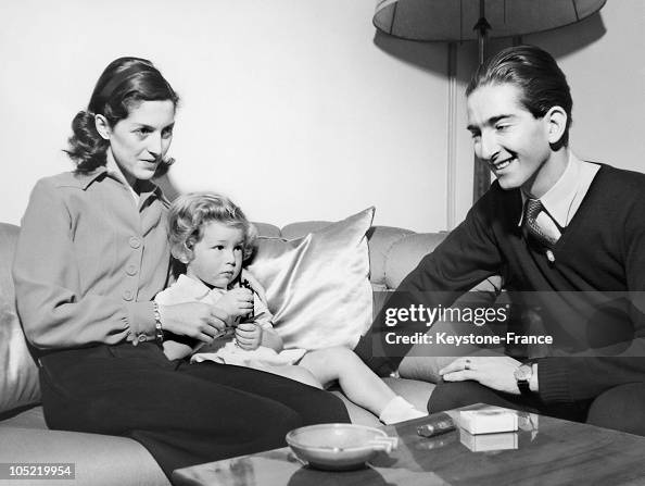 King Peter Ii Of Yugoslavia, Wife Alexandra Of Greece And Their Son Alexander In Venice In 1948 King Peter Ii Of Yugoslavia, Wife Alexandra Of Greece And Their Son Alexander In Venice In 1948