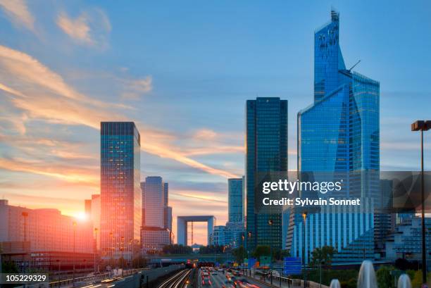 financial district, la defense, paris - financieel district stockfoto's en -beelden