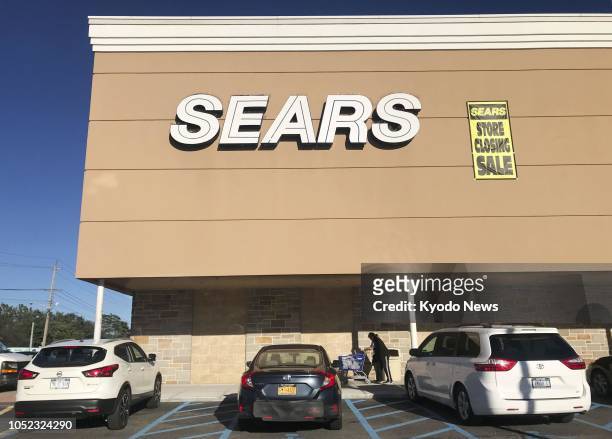 Photo taken Oct. 12 shows a Sears store in the suburbs of New York, holding a closing-down sale after the retail chain filed for bankruptcy. ==Kyodo