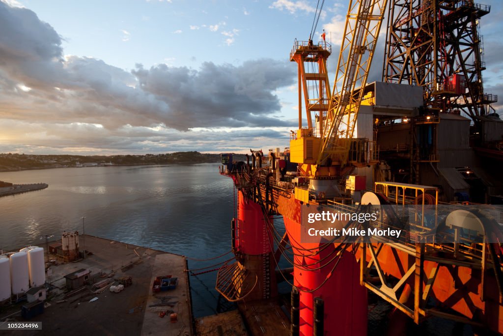 Oil Rig In Dock High-Res Stock Photo - Getty Images