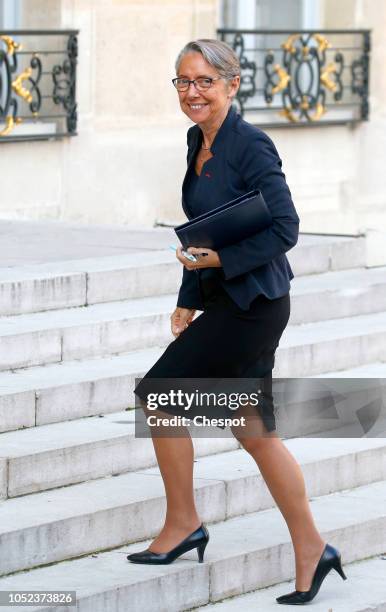 French Minister in charge of Transport Elisabeth Borne arrives for a weekly cabinet meeting at the Elysee Presidential Palace on October 17, 2018 in...