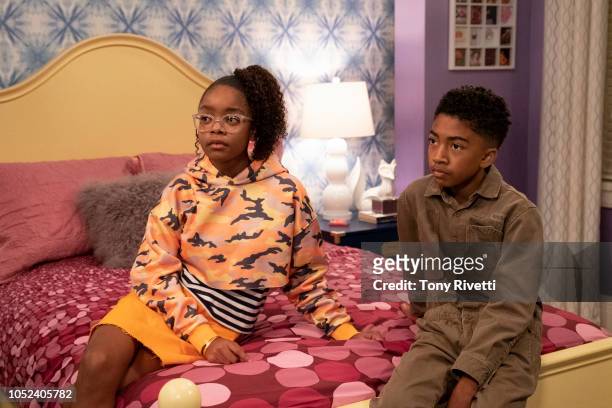 Scarred for Life" - The twins opt out of the family Halloween costume for fear it will hurt their social status in middle school. Dre and Bow take it...