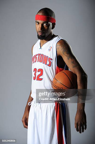 Richard Hamilton of the Detroit Pistons shows off his 2004 NBA News Photo - Getty Images