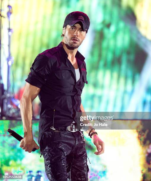 Enrique Iglesias performs at The O2 Arena on October 19, 2018 in London, England.