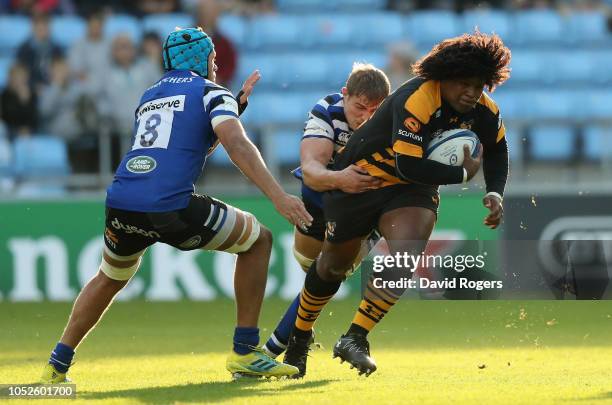 Ashley Johnson of Wasps charges upfield during the Champions Cup match between Wasps and Bath Rugby at Ricoh Arena on October 20, 2018 in Coventry,...