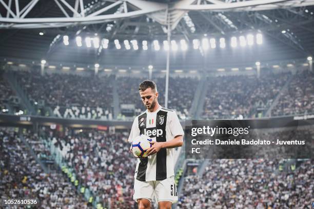 Miralem Pjanic of Juventus during the Serie A match between Juventus and Genoa CFC at Allianz Stadium on October 20, 2018 in Turin, Italy.