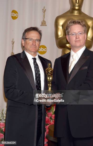 Presenter Robin Williams with Andrew Stanton, winner of Best Animated Feature for "Finding Nemo"