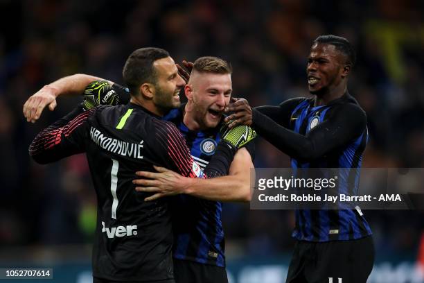 Players of FC Internazionale celebrate at full time during the Serie A match between FC Internazionale and AC Milan at Stadio Giuseppe Meazza on...